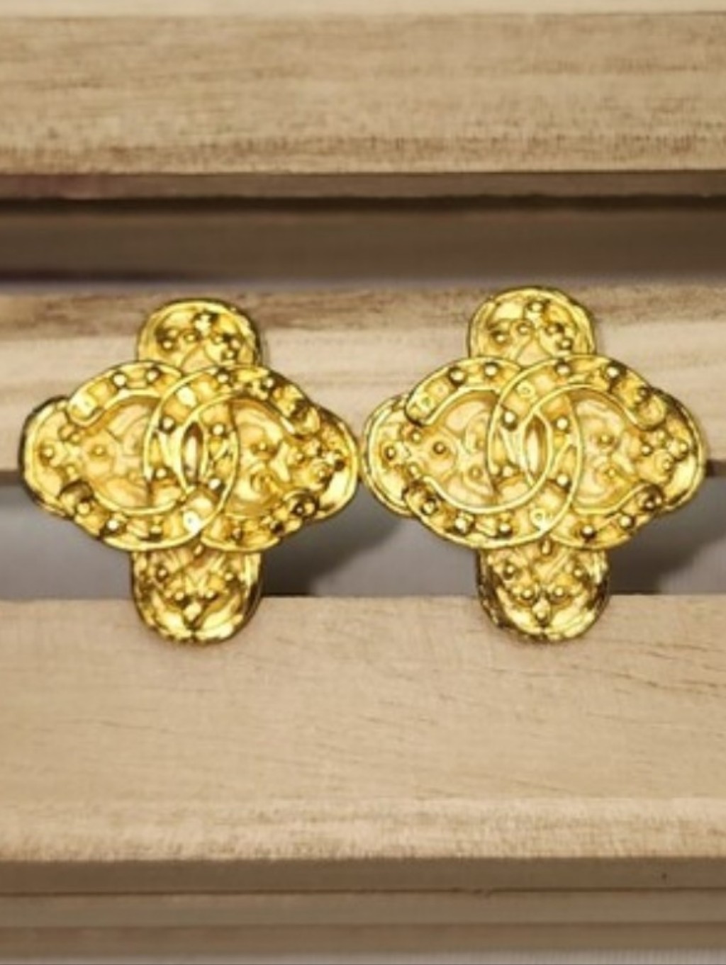 Authentic Vintage Chanel Cc Gold Plated Clip On Earrings